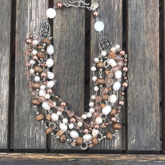 Pearls, Pale Pink and Wood beads necklace - Picture 2 of 6